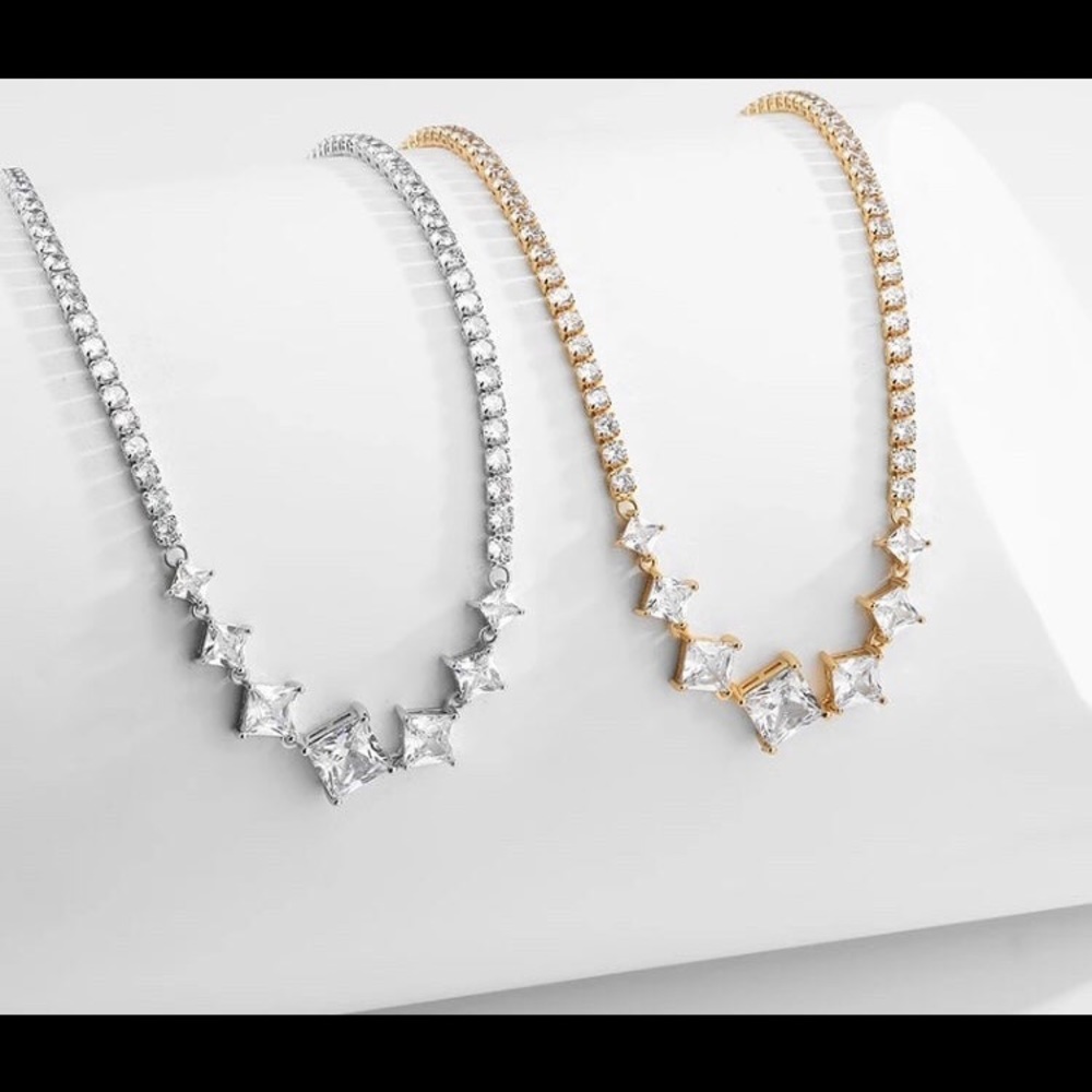 Gorgeus rhodium plated Swarovski elements necklace - Picture 3 of 12